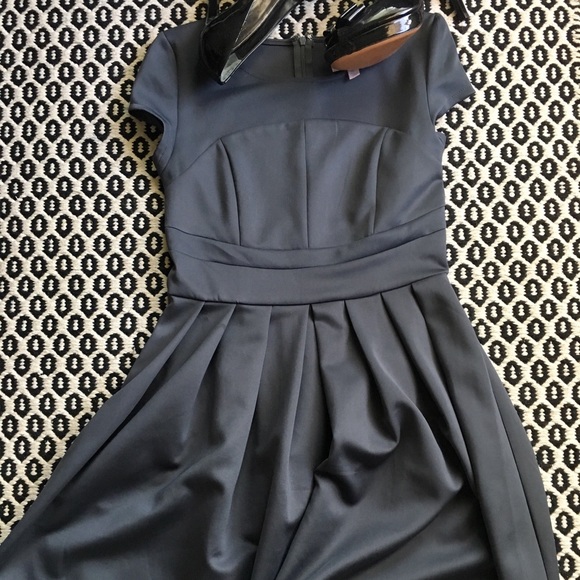Romeo & Juliet Couture Dresses & Skirts - Romeo & Juliet Couture Structured Gray Dress